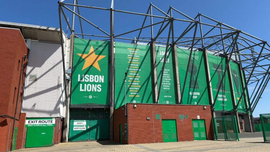 picture of Lisbon lions stand