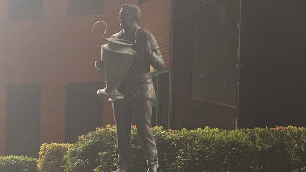 jock stein statue at night ahead of celtic Benfica